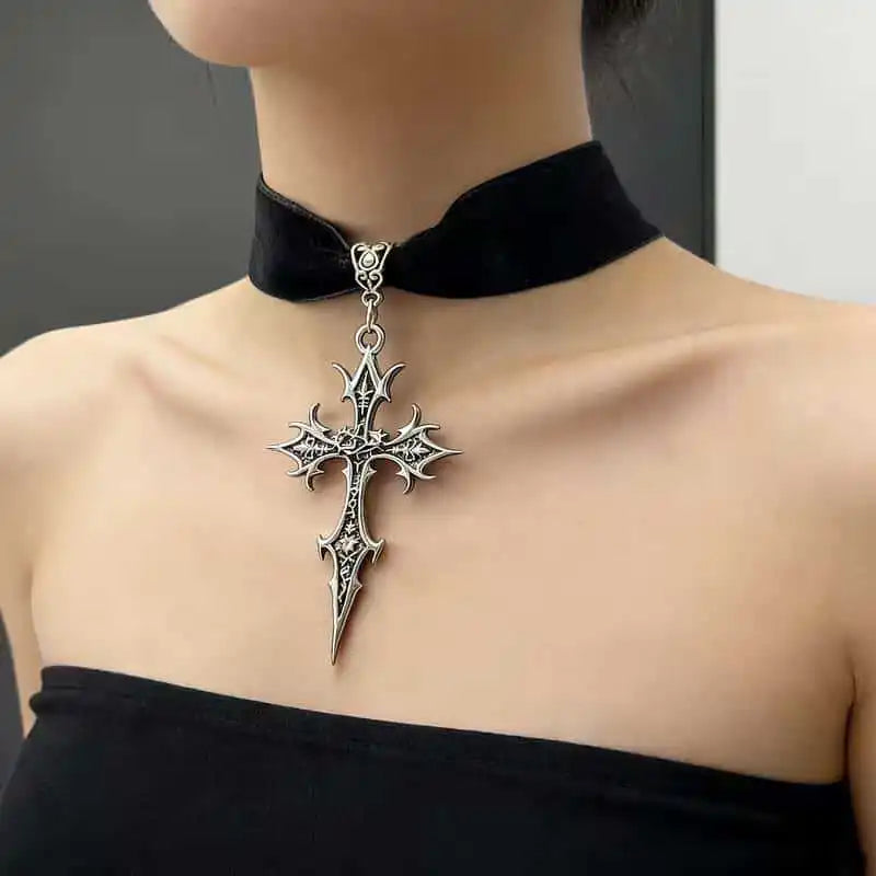 Spiked Bat Cross Choker — Black Velvet