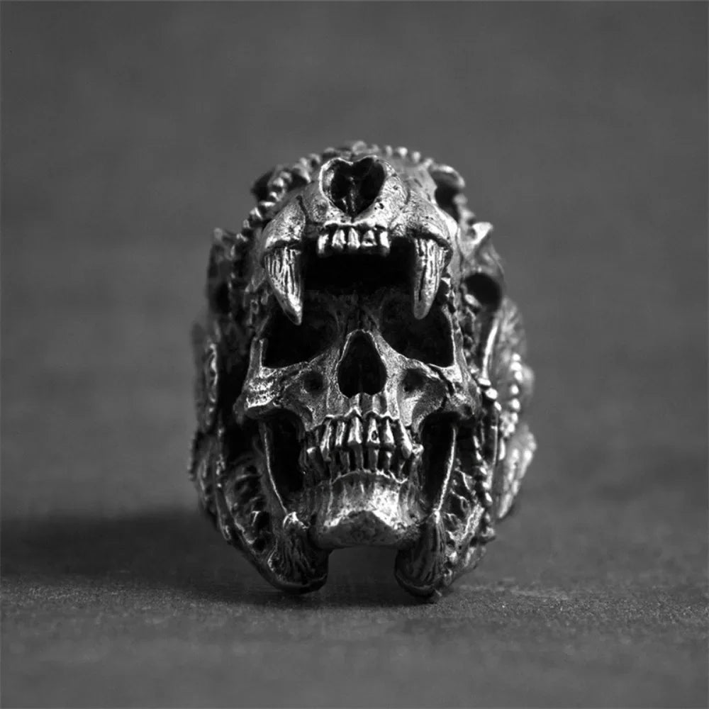 Niche Skull Ring — Gothic Statement