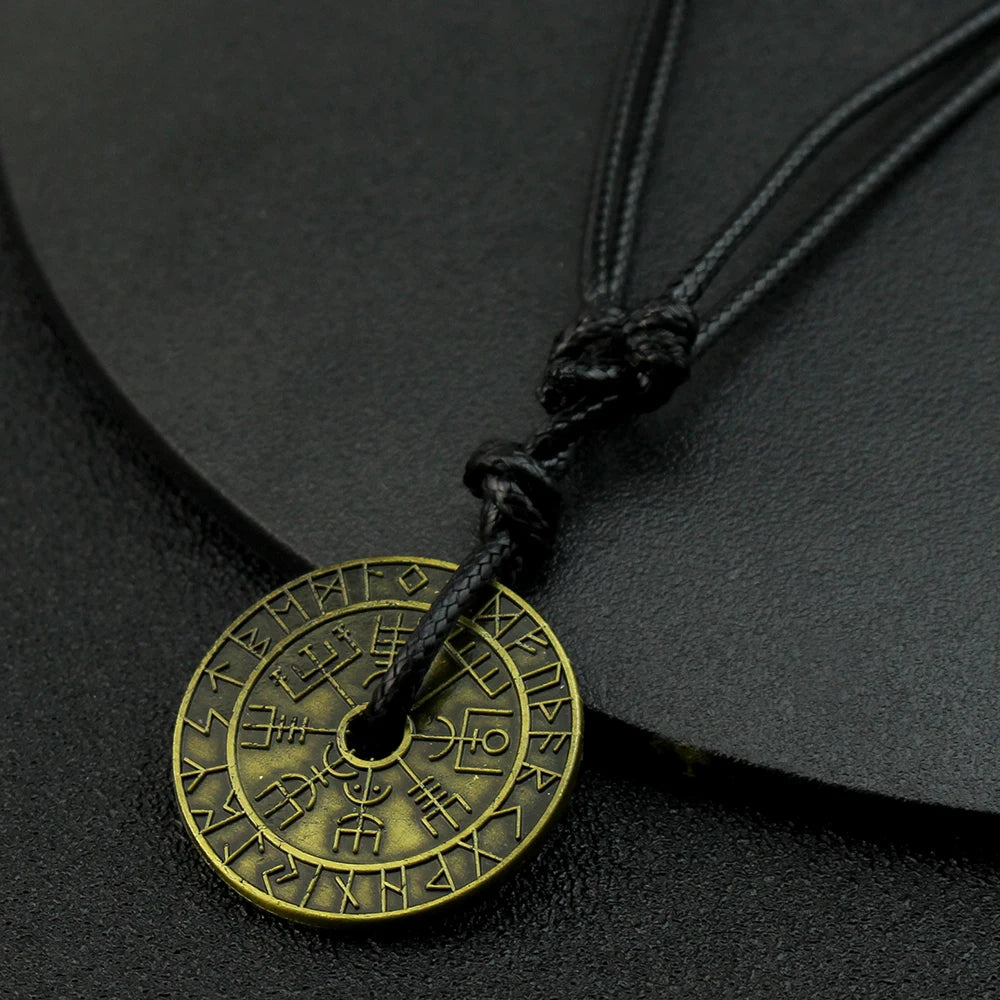 Vintage Viking Rune Compass Pendant Necklace High Quality Metal Pagan Amulet for Men Accessories Necklace