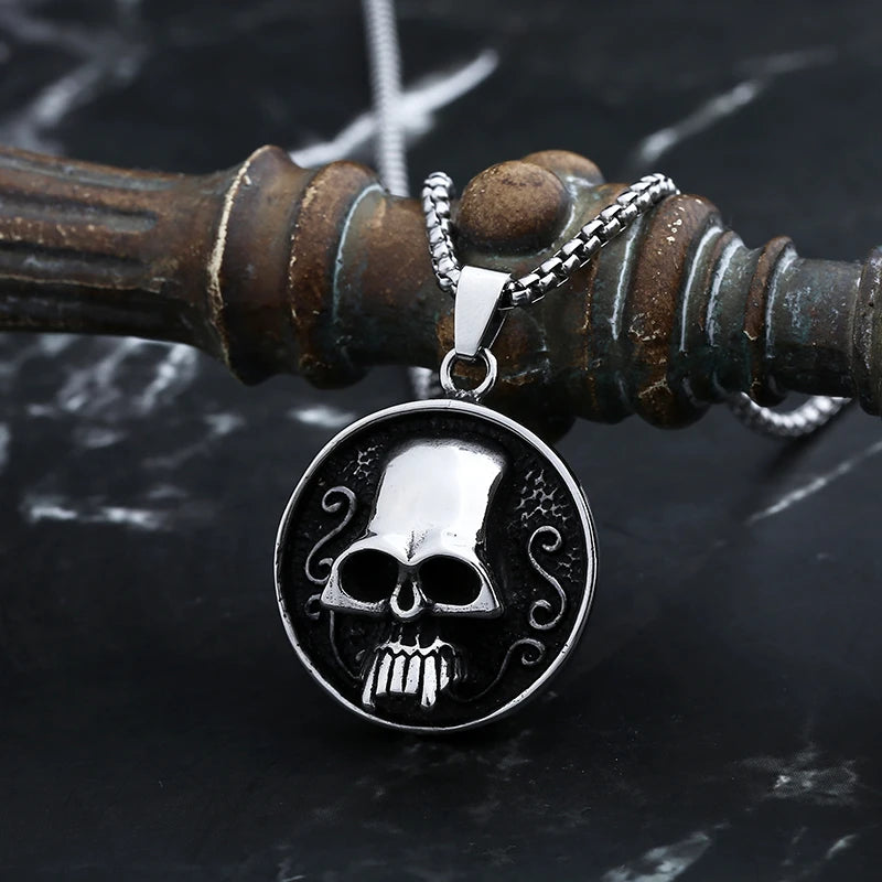 Round Skull Face Pendant Necklace — Gothic