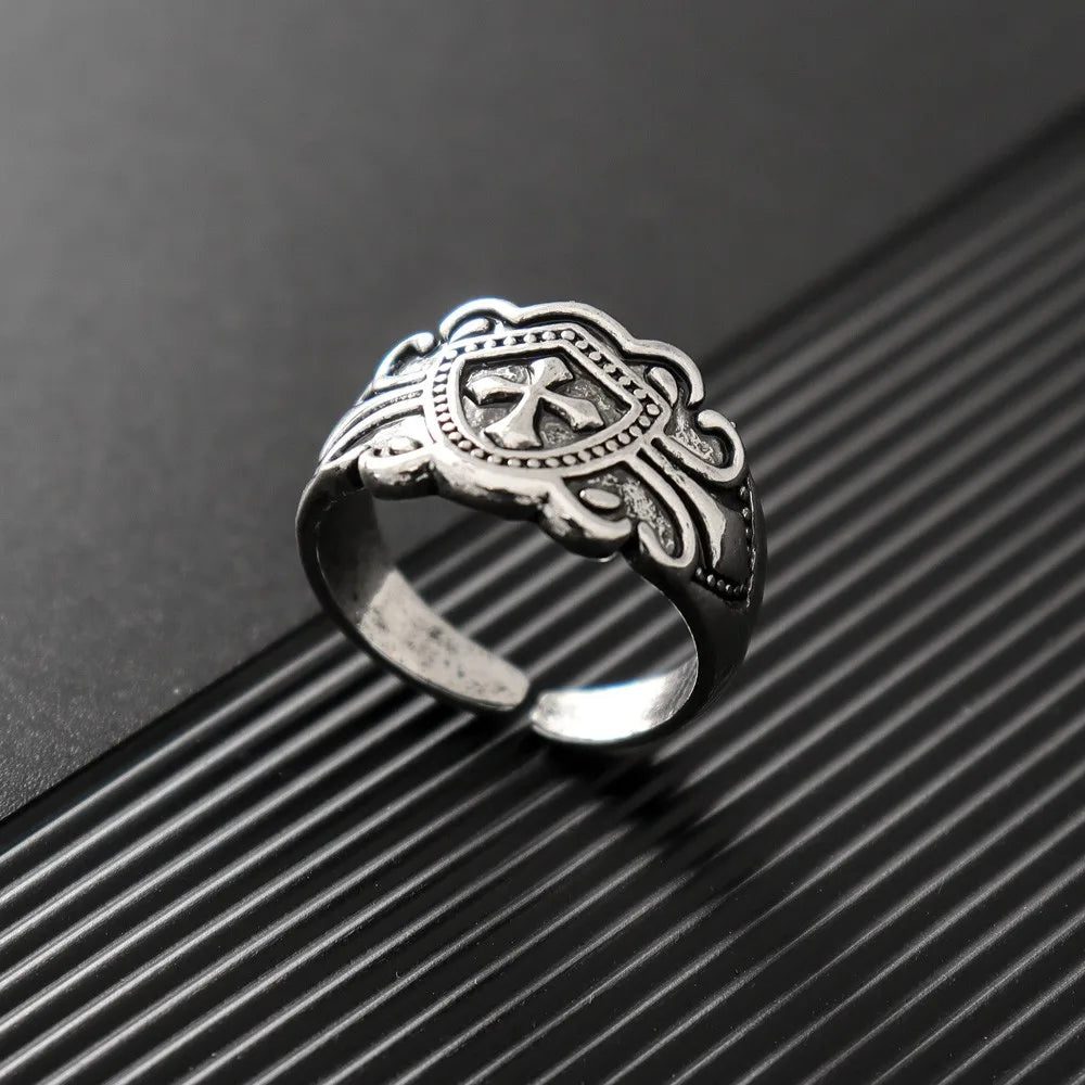 Vintage Knight Cross Amulet Ring for Men — Zinc Alloy