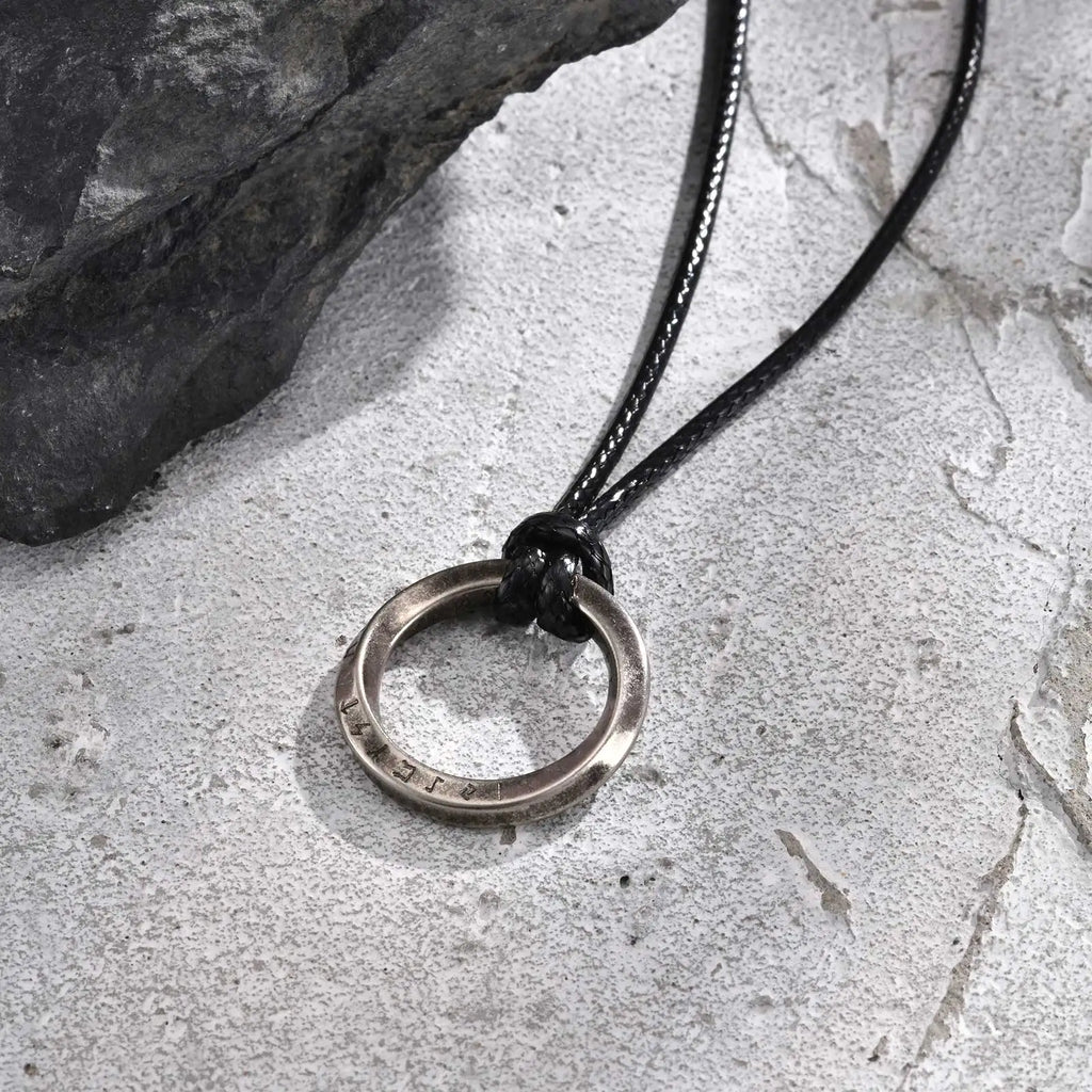 Vnox Retro Niche Viking Mobius Necklaces For Men Stainless Steel Round Pendant With 60cm Rope/Metal Chain Four Color