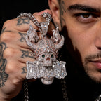 LYEE CYEE's luxurious three-dimensional diamond studded green eyed horn skull letter hip-hop pendant can be paired with