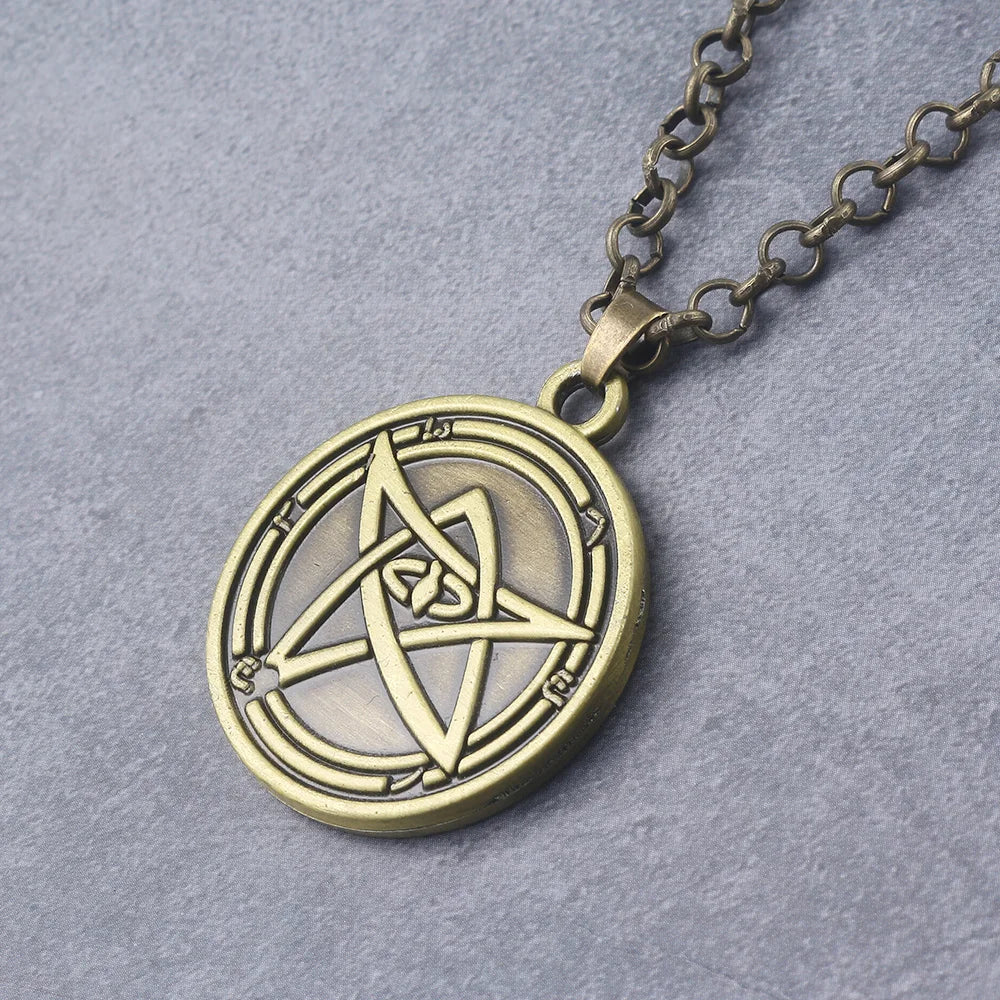 Cthulhu Necronomicon Magic Circle Keychain — Zinc Alloy
