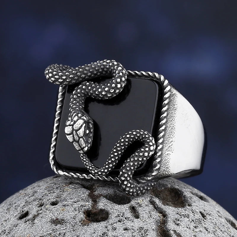 2024 New Good Detail Men's Punk Rock Black Stone Ring With 3D Snake Gothic Style 316L Stainless Steel Biker Anel Movie