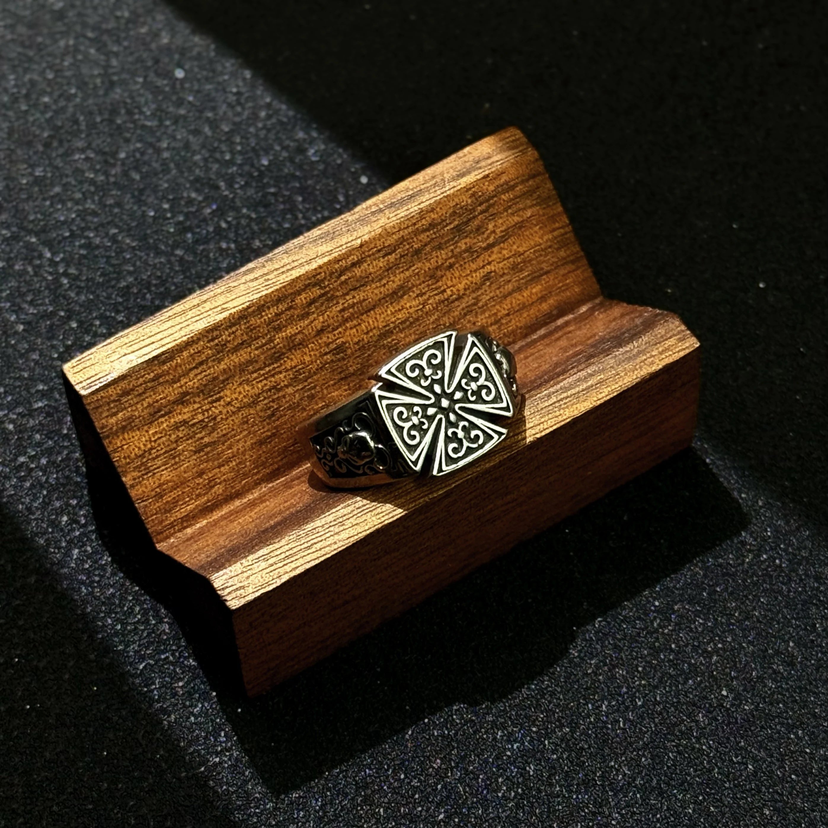 Croix de Guerre Rose Open Ring — Silver