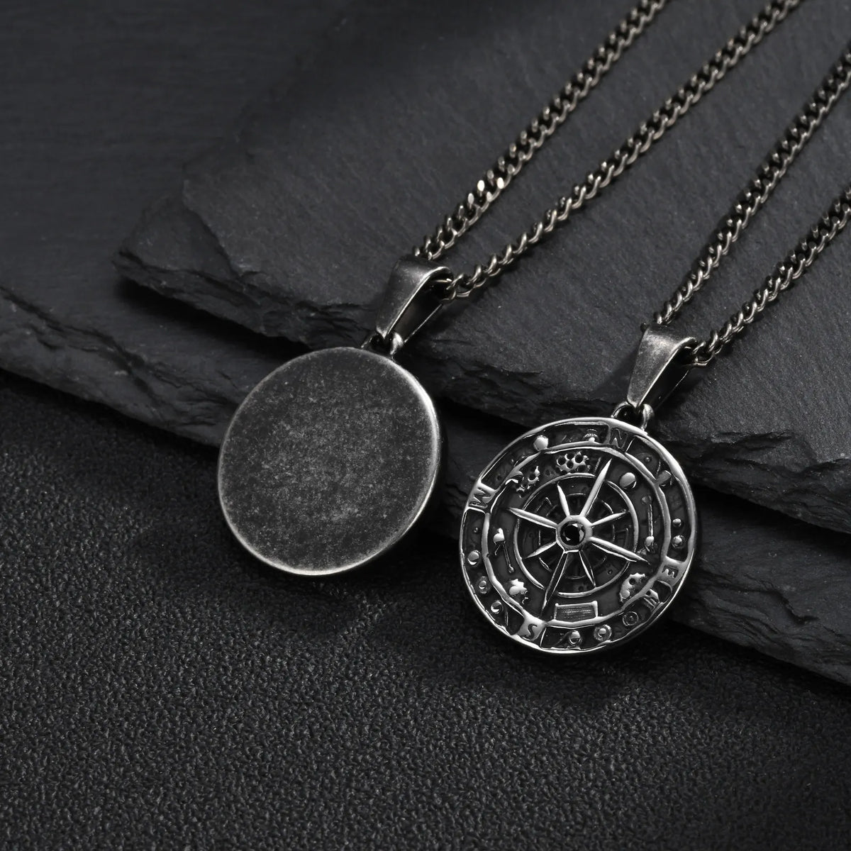 Stainless Steel Compass Pendant Necklace Vintage Grey Round Medallion Link Chain for Men Punk Adventure Travel Jewelry Gift