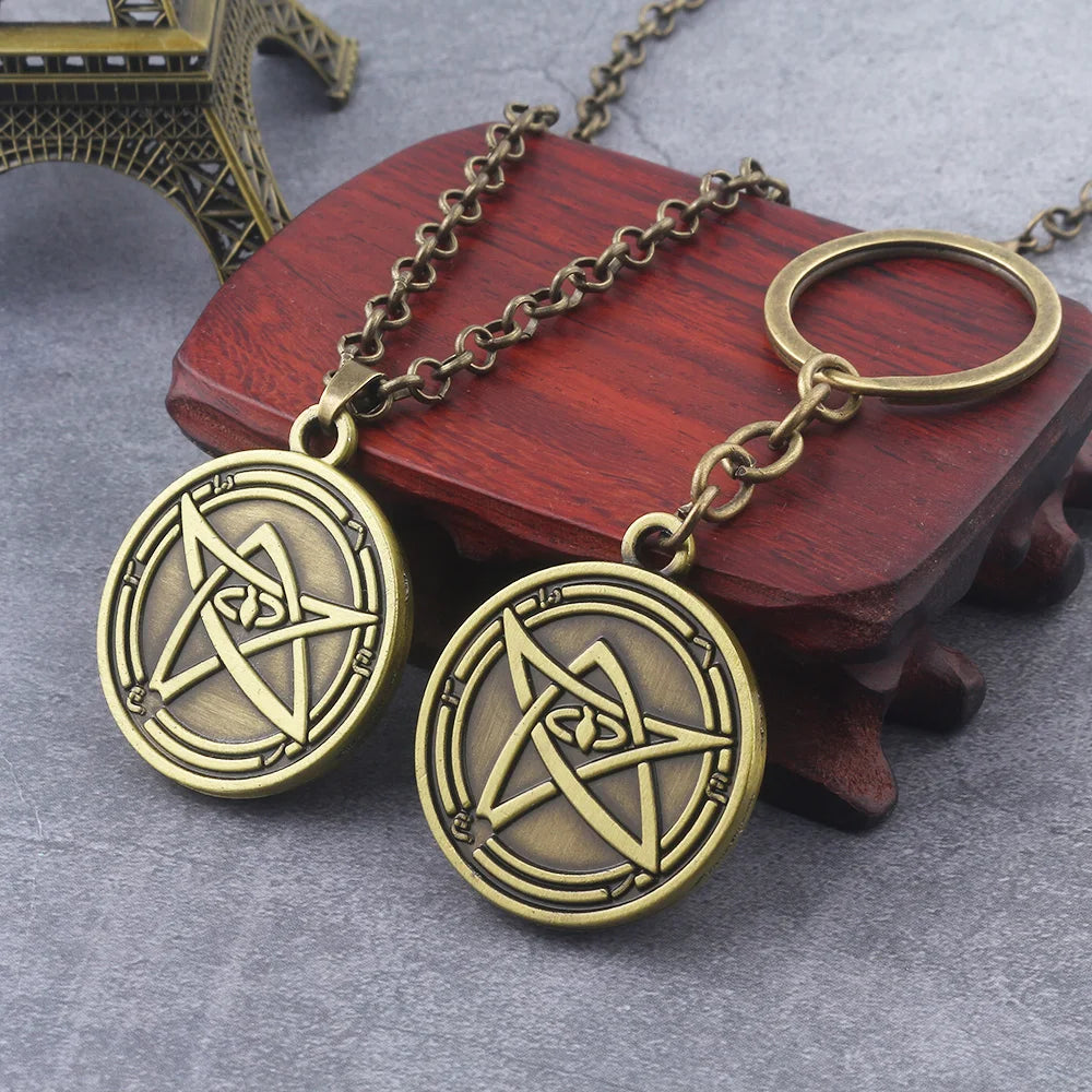 Cthulhu Necronomicon Magic Circle Keychain — Zinc Alloy