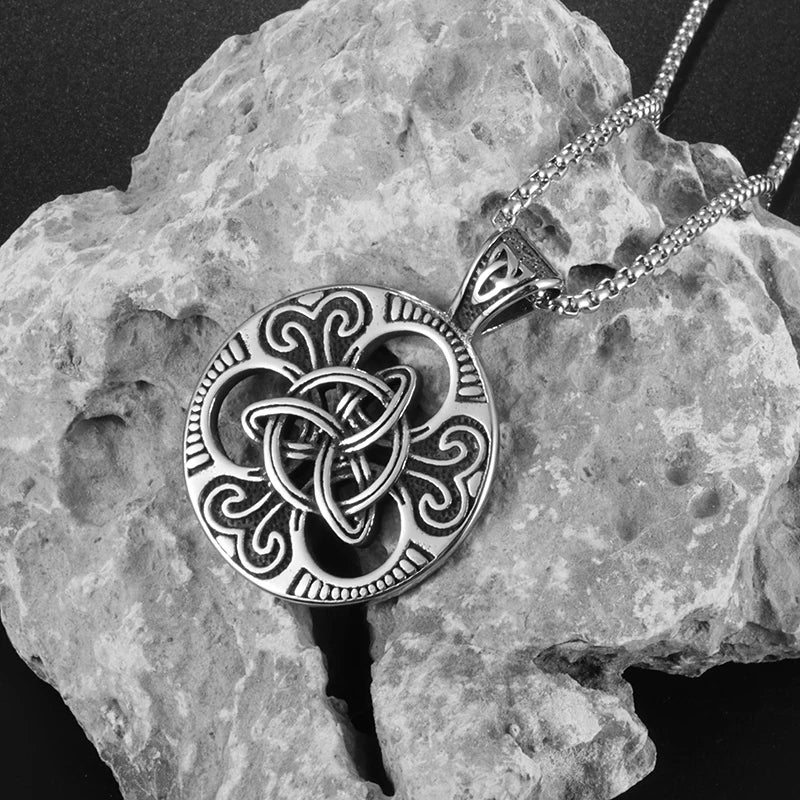 Jewelry Round Celtic Knot Necklace for Men Nordic Rune Amulet Fashion Sweater Necklace Gift