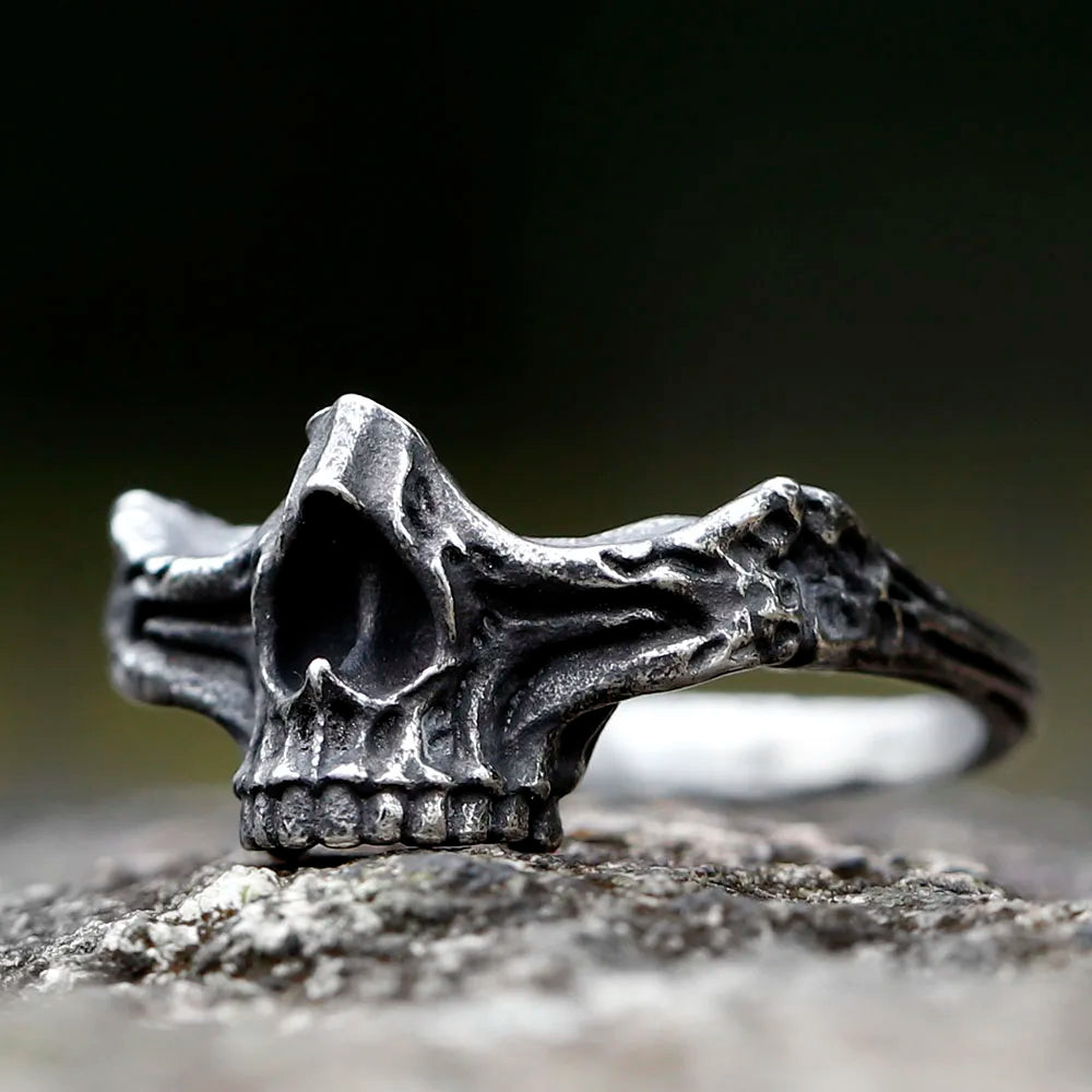 Skull Ring — Gothic Steel Vintage