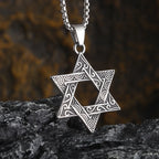 Jewelry Round Celtic Knot Necklace for Men Nordic Rune Amulet Fashion Sweater Necklace Gift