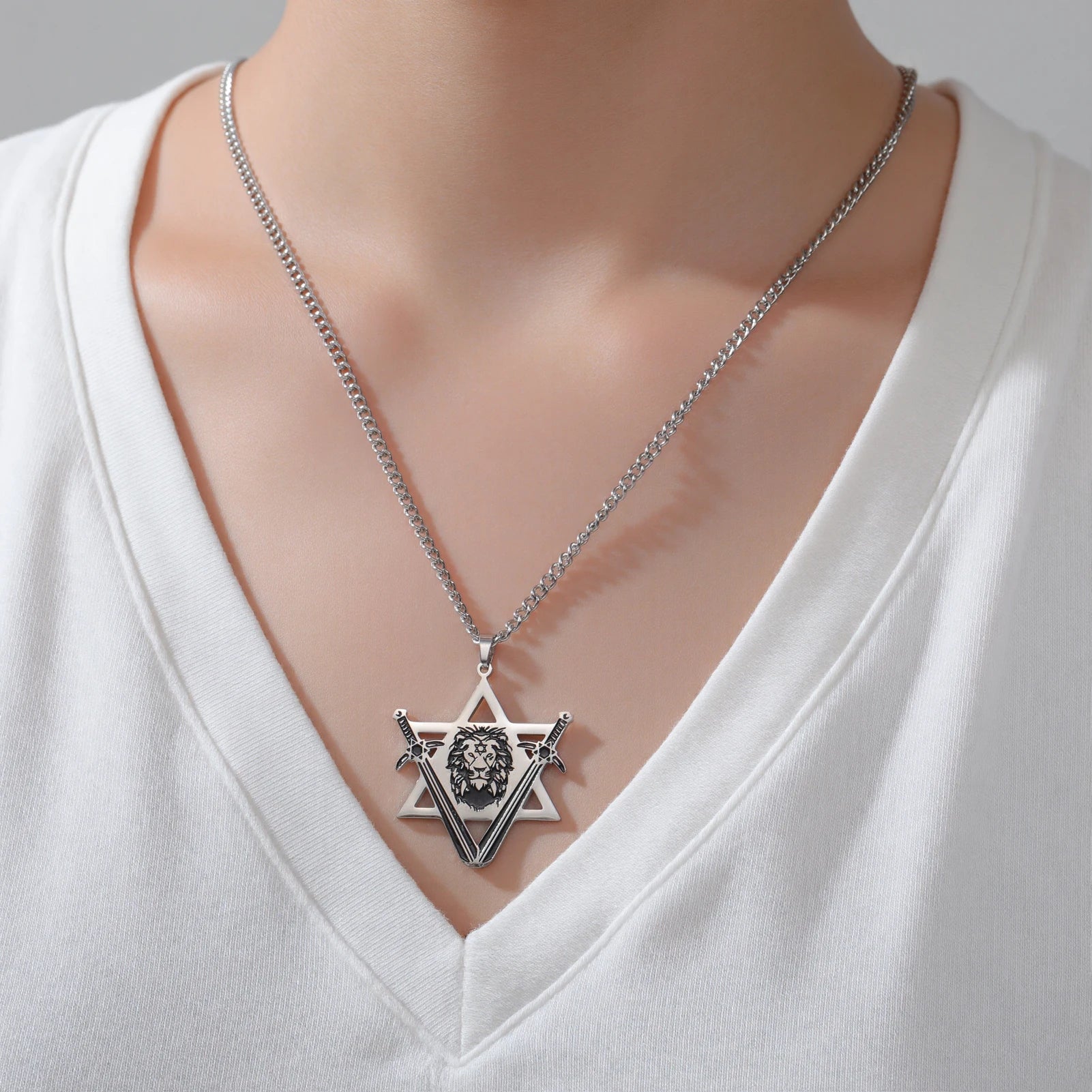 Lion Head Pendant Necklace — Gold