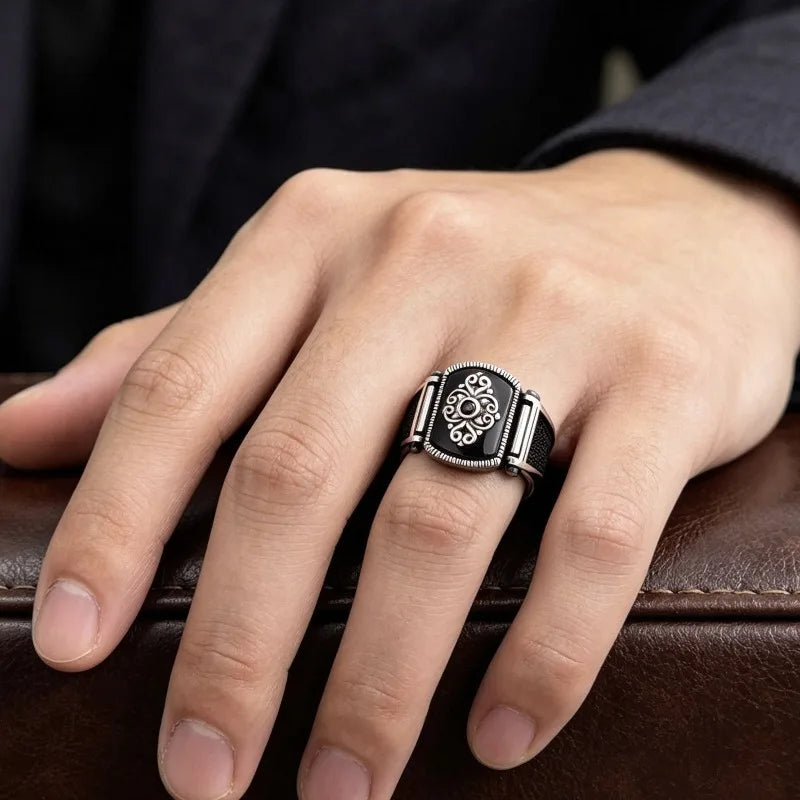 Black & White Totem Pattern Ring — Zinc Alloy