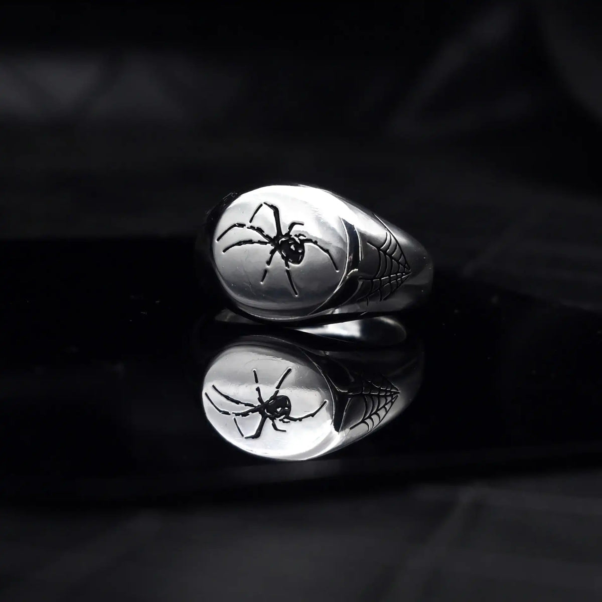 Gothic Spider Ring for Men & Women — Silver-Tone Band