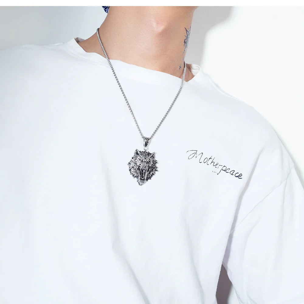 Stainless steel domineering wolf head pendant, stainless steel men's necklace, exquisitely matched with accessories