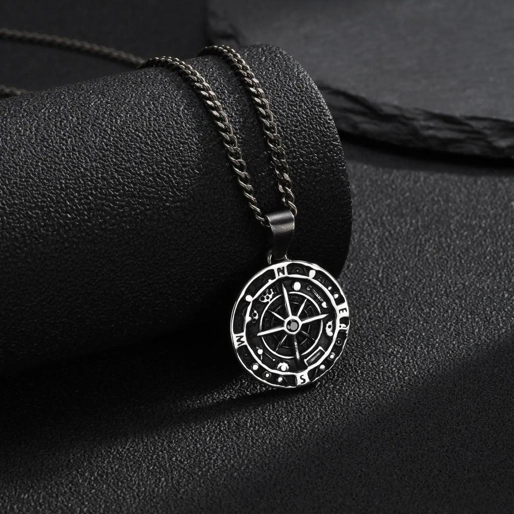 Stainless Steel Compass Pendant Necklace Vintage Grey Round Medallion Link Chain for Men Punk Adventure Travel Jewelry Gift