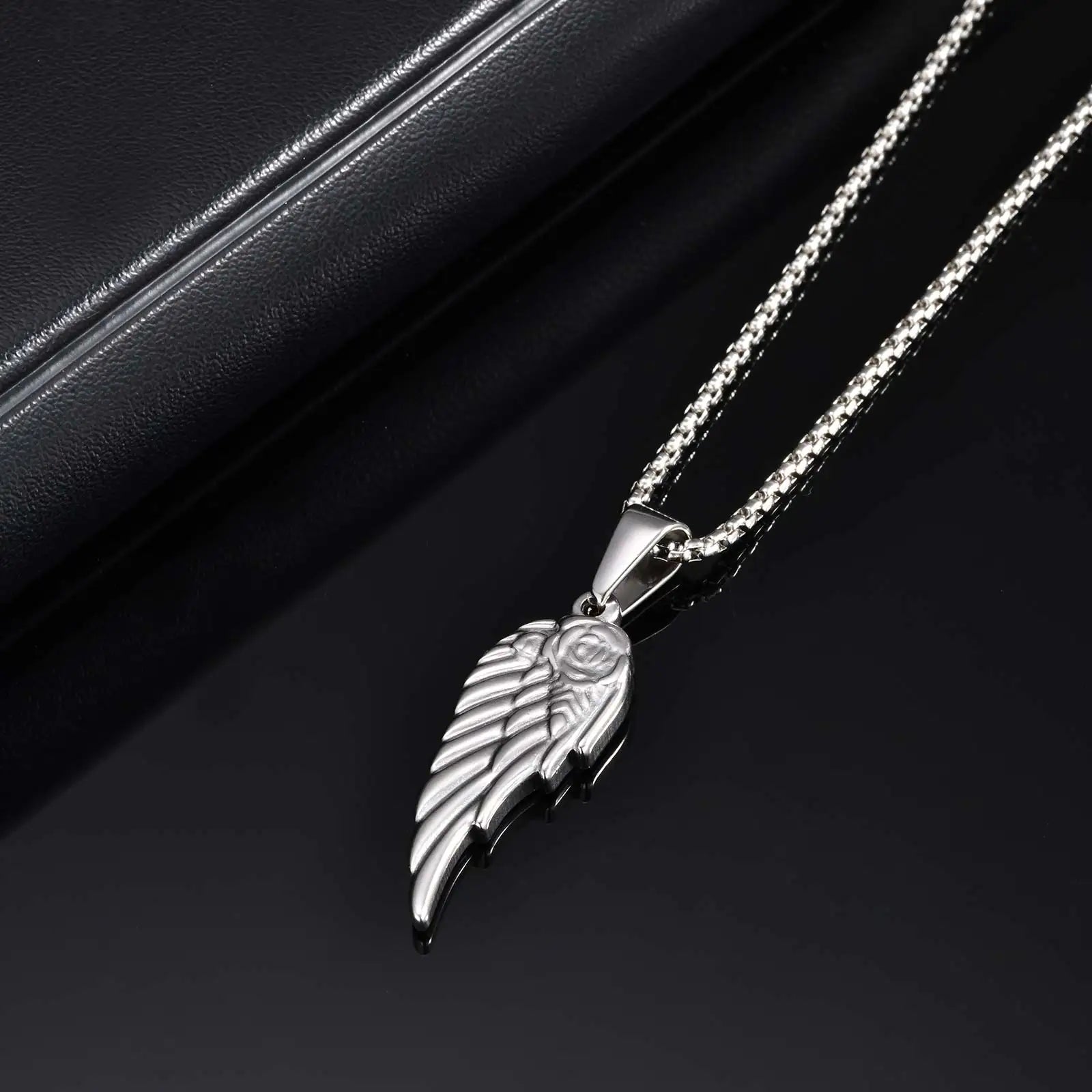 Vintage Silver Color Feather Pendant Necklace for Men Punk Hip Hop Long Chains Half Wing Necklace Stainless Steel Jewelry Gift