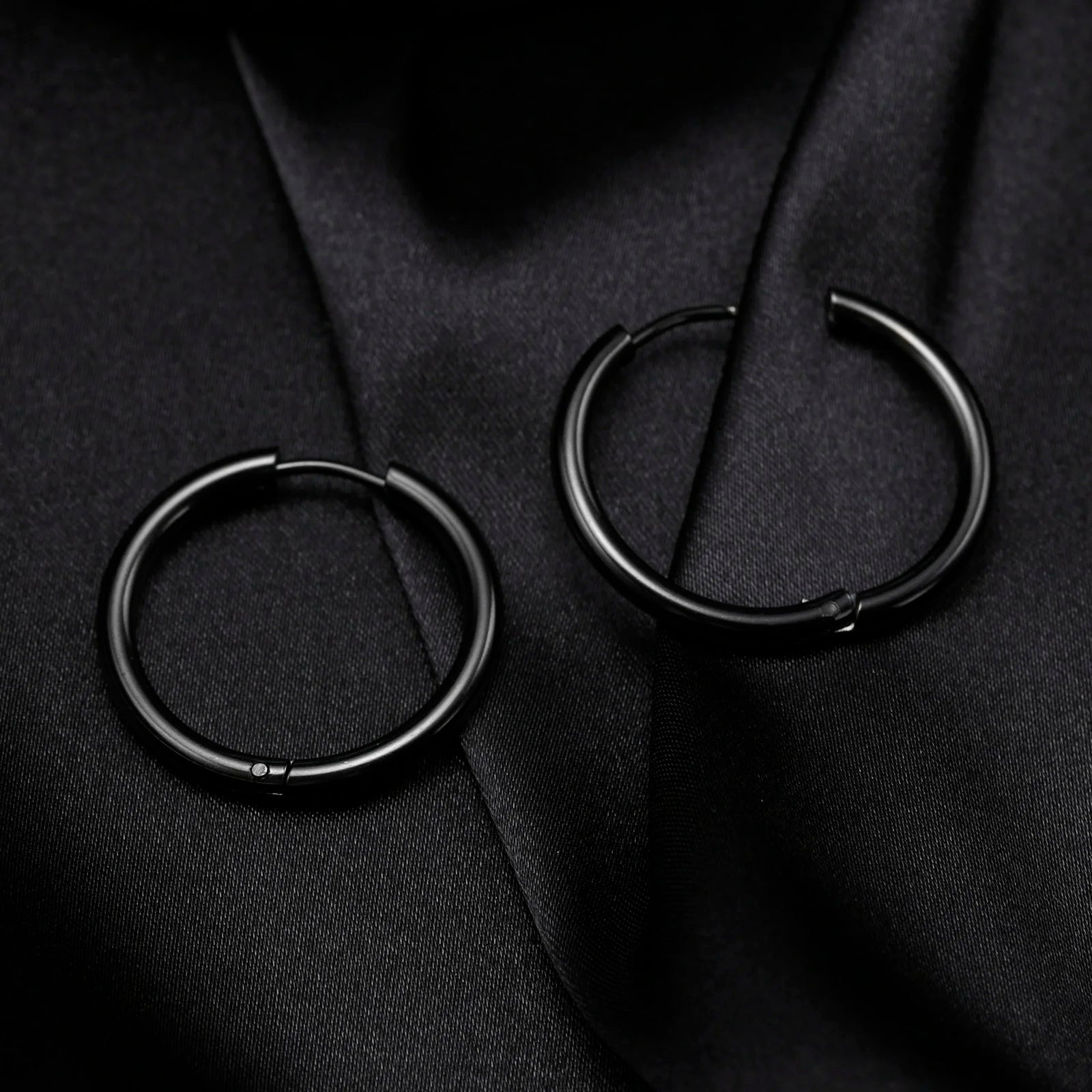Minimal Hoop Earring — Stainless Steel