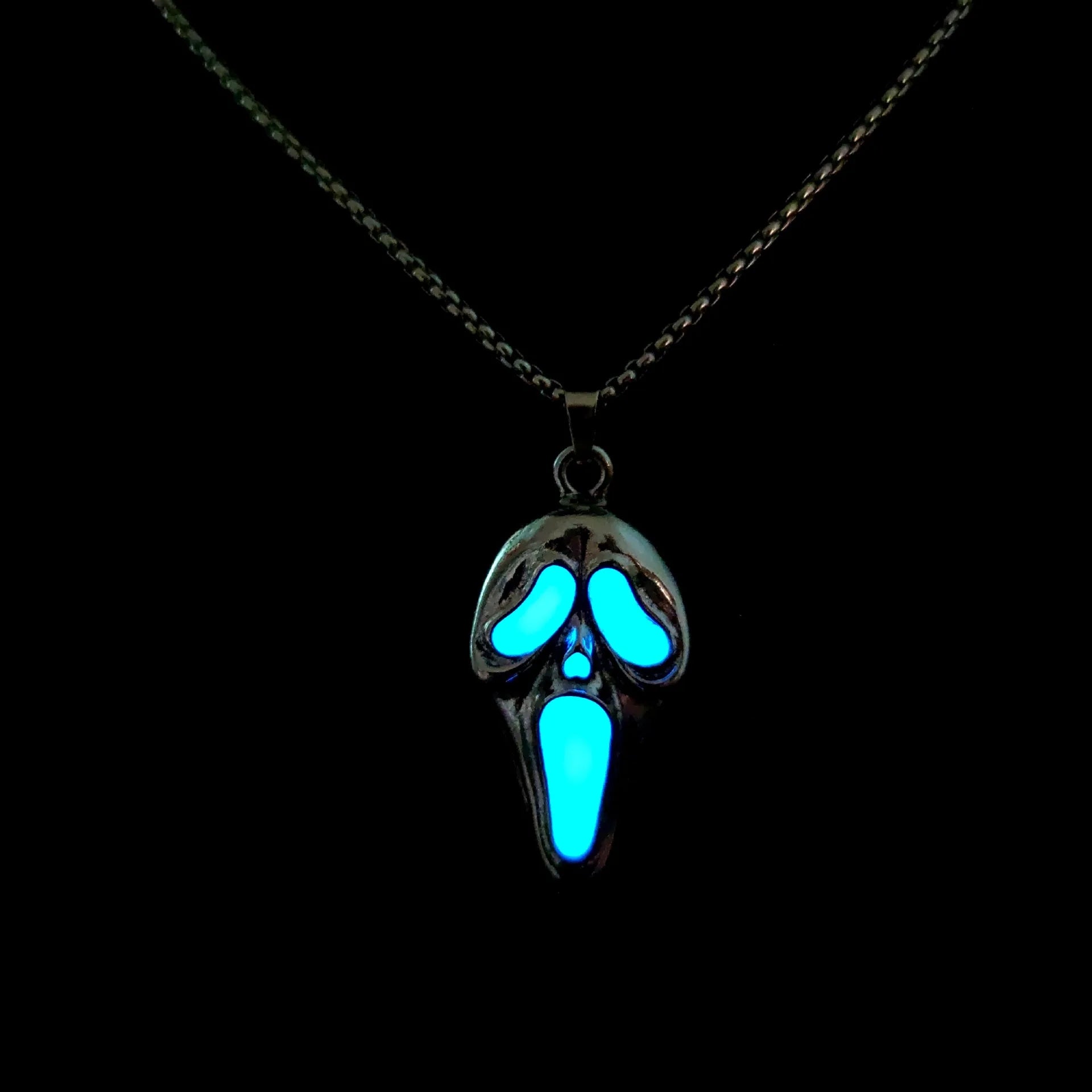 European and American street hip hop popular exaggerated skull luminous mask pendant, trendy man personality neckla