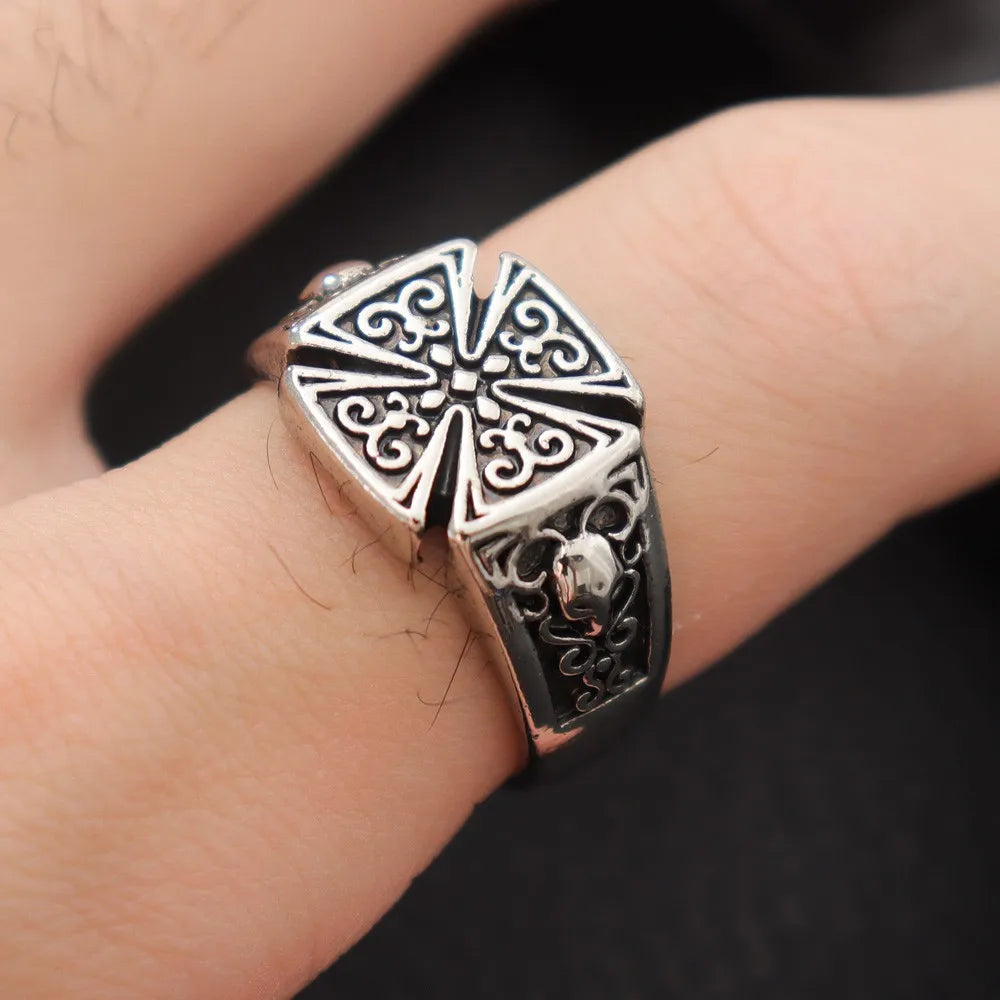Vintage Knight Cross Amulet Ring for Men — Zinc Alloy