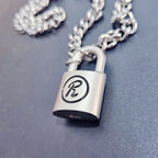 Unique design novel shape glossy and Simpli silvery keylock men pendant charms black border letter R necklace