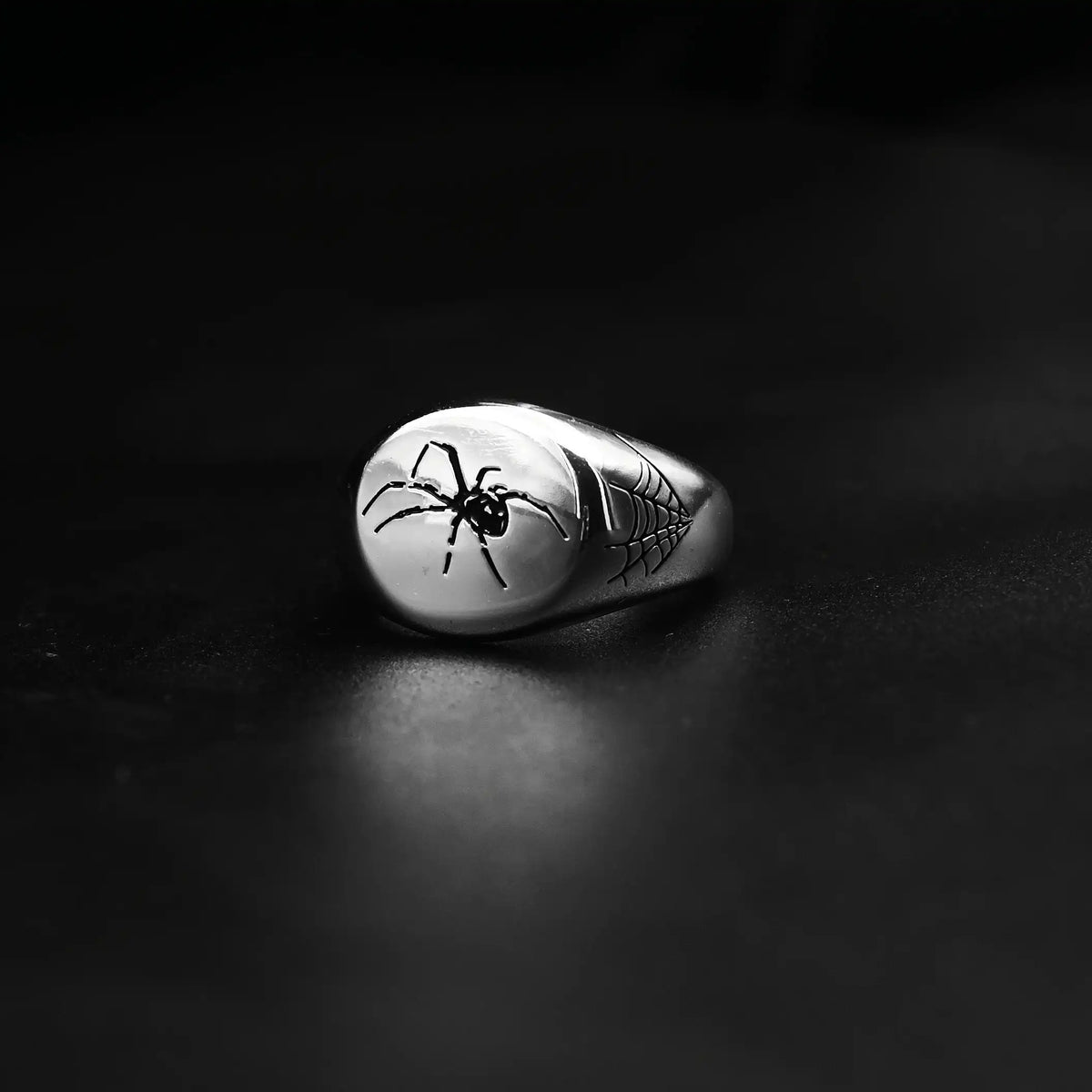 Gothic Spider Ring for Men & Women — Silver-Tone Band