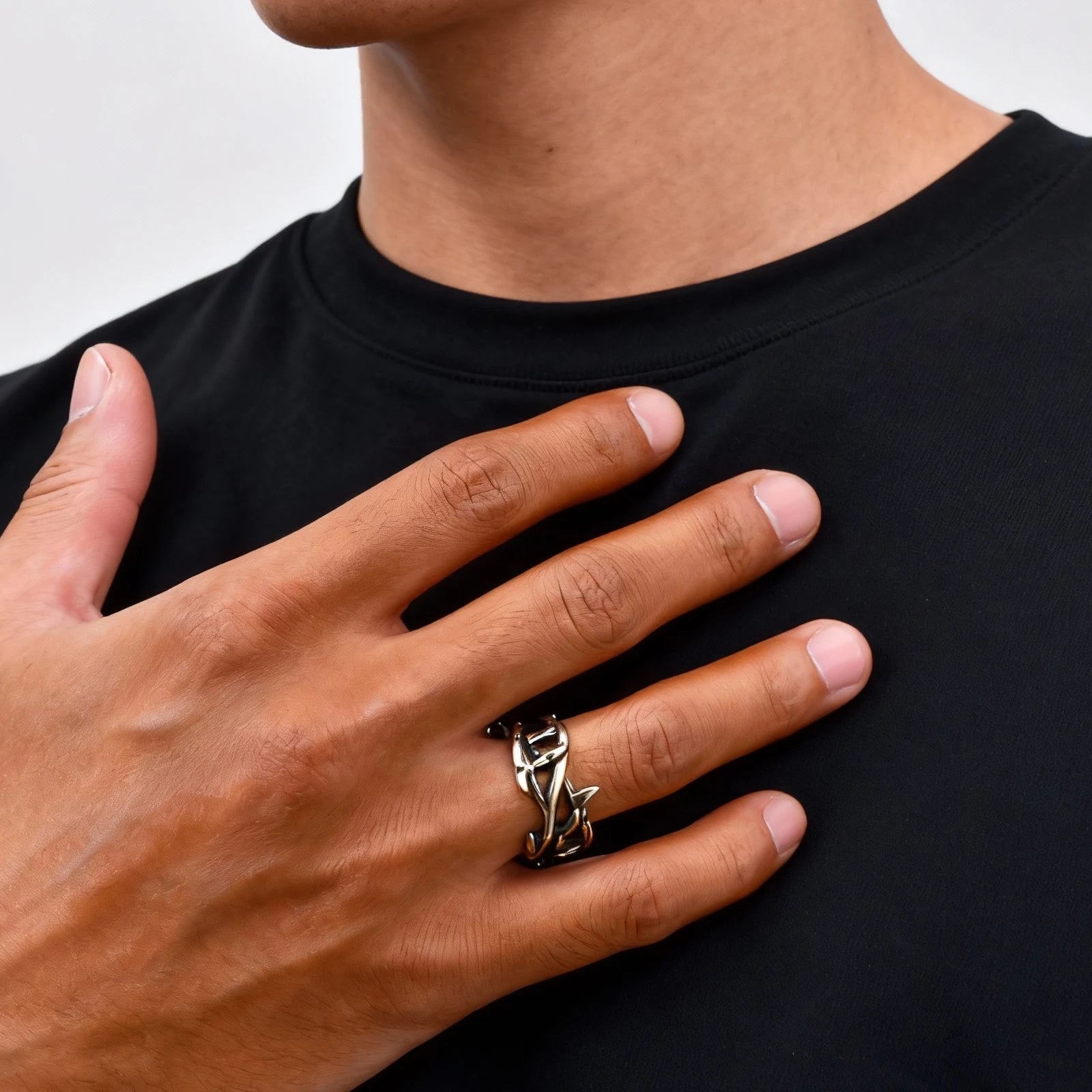 Hollow Thorns Band Ring — Stainless Steel
