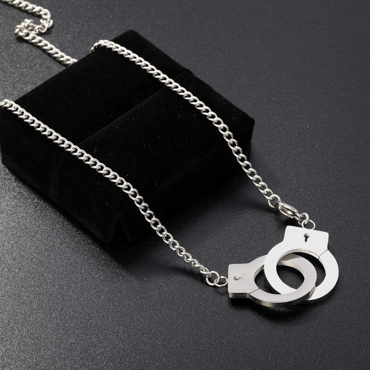 2026 Trend Handcuffs Design Necklaces Fanny Pendant Necklace Stainless Steel Simple Jewelry Accessories Gothic Punk