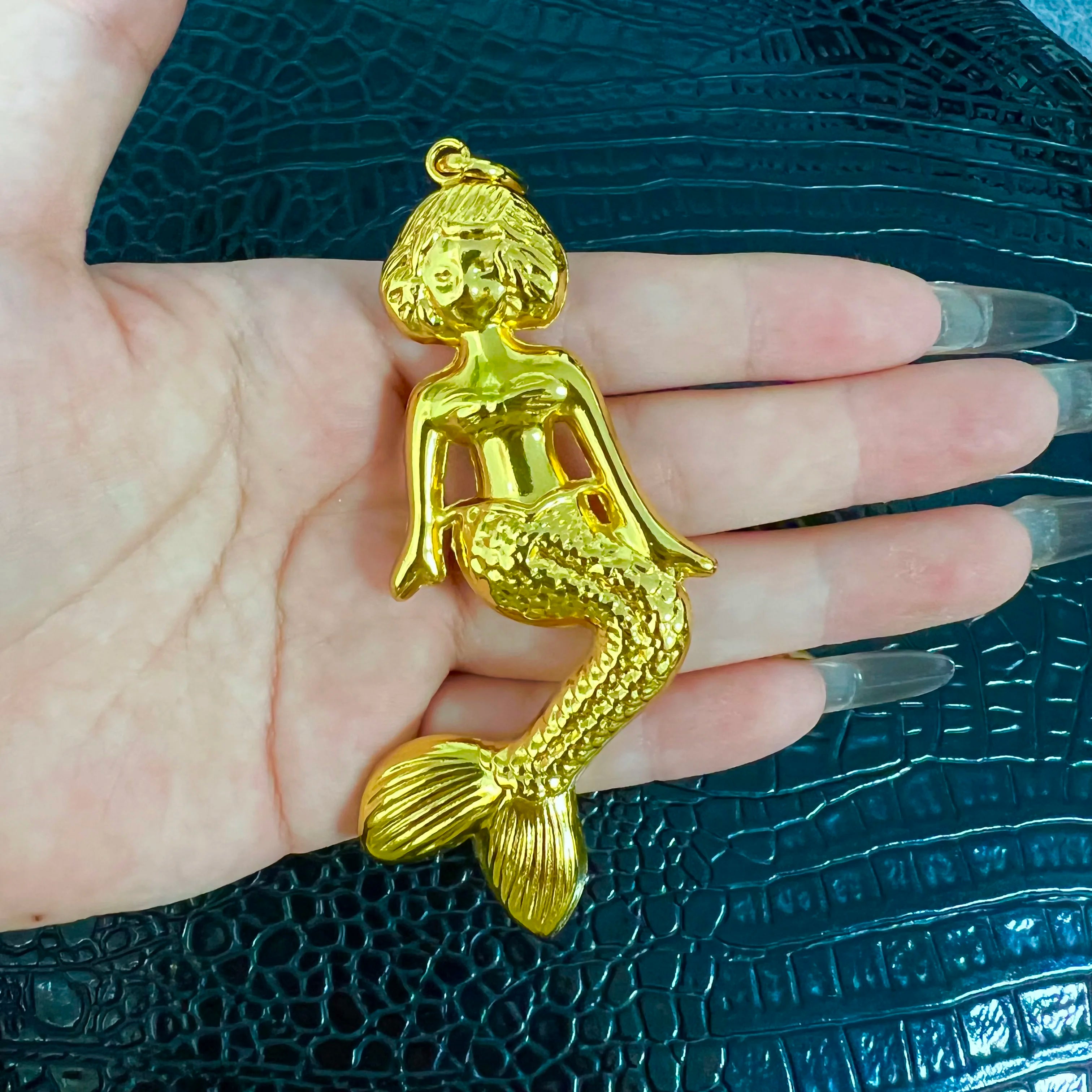 Gold Pendant Necklace