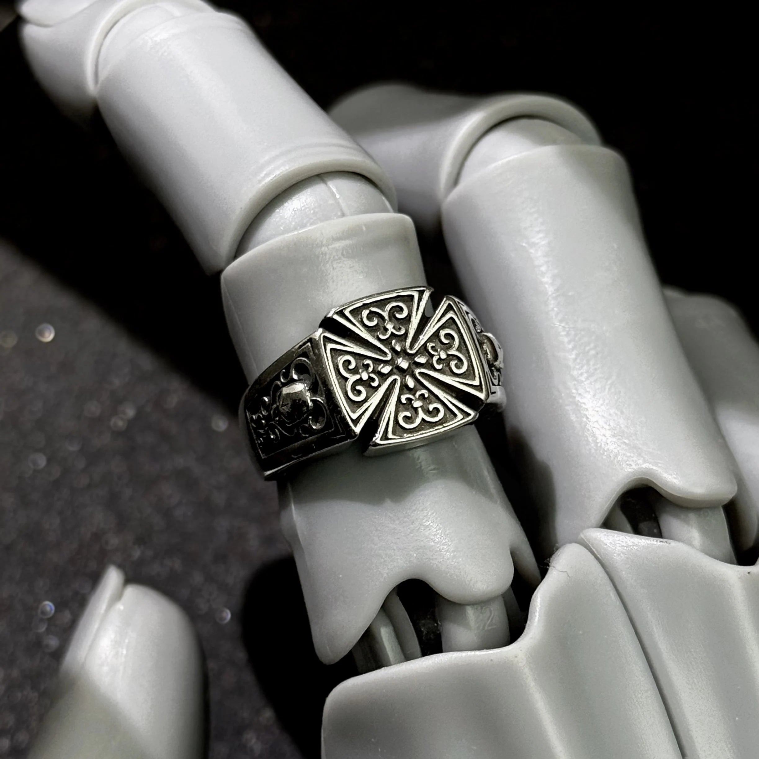 Croix de Guerre Rose Open Ring — Silver