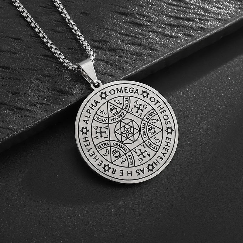 Jewelry Round Celtic Knot Necklace for Men Nordic Rune Amulet Fashion Sweater Necklace Gift
