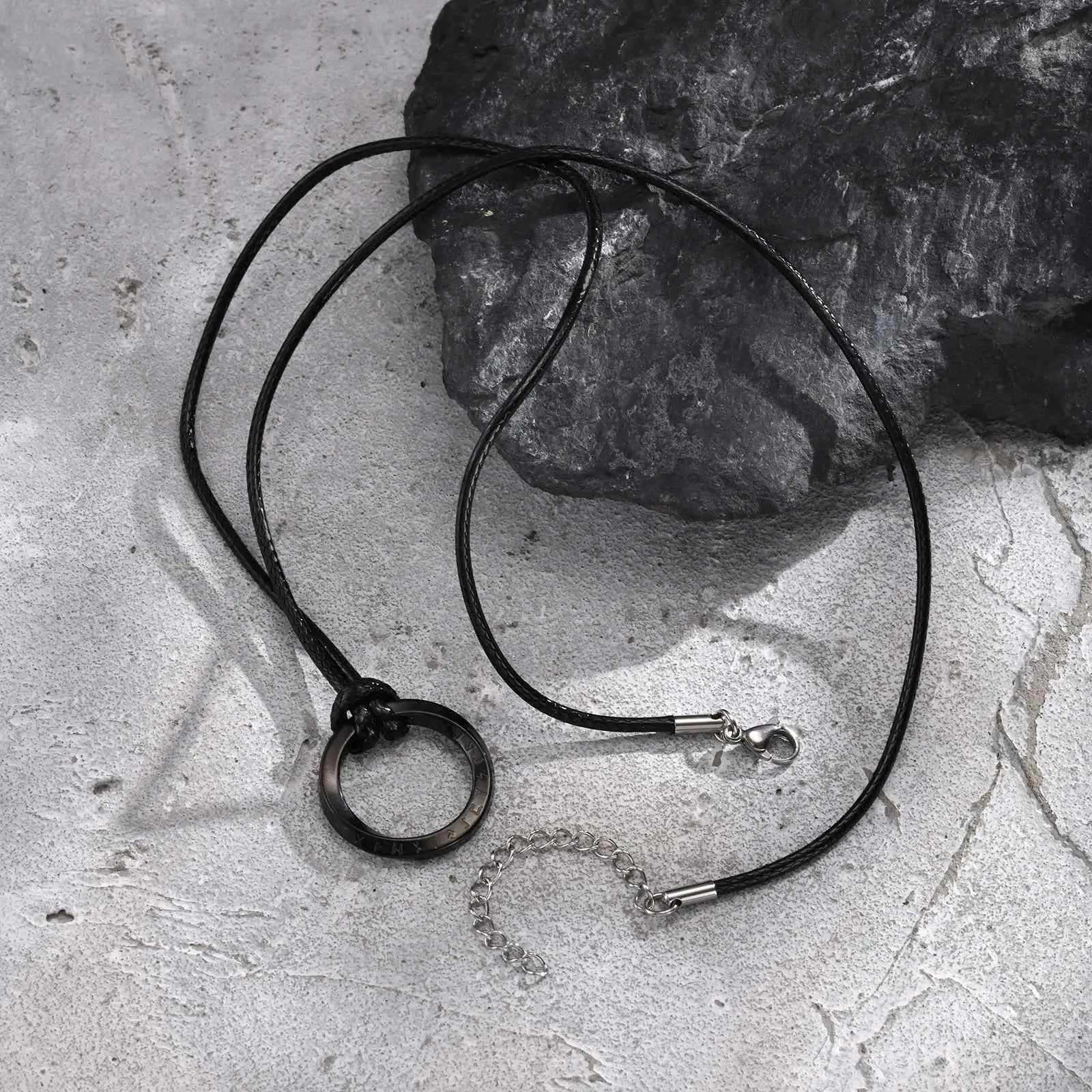 Vnox Retro Niche Viking Mobius Necklaces For Men Stainless Steel Round Pendant With 60cm Rope/Metal Chain Four Color