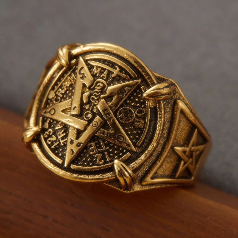 Vintage Carved Star Pattern Ring — Gold-Tone Metal