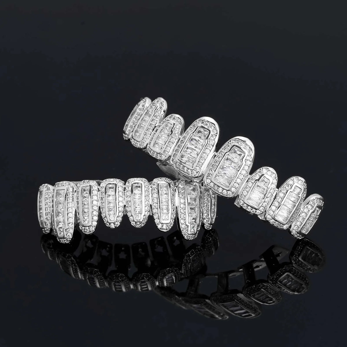 Iced Out Grillz Teeth Set Top & Bottom Hip Hop Pave Baguette CZ Dental Grills Gold Silver Color Party Cosplay Jewelry