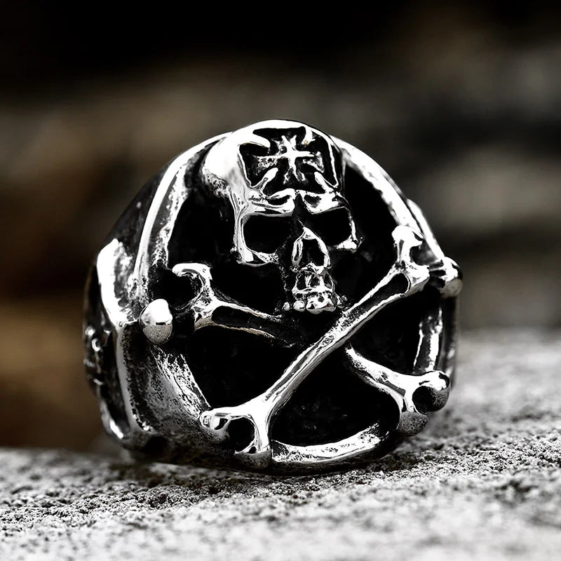 Pirate Navigation Skull Ring — Gothic