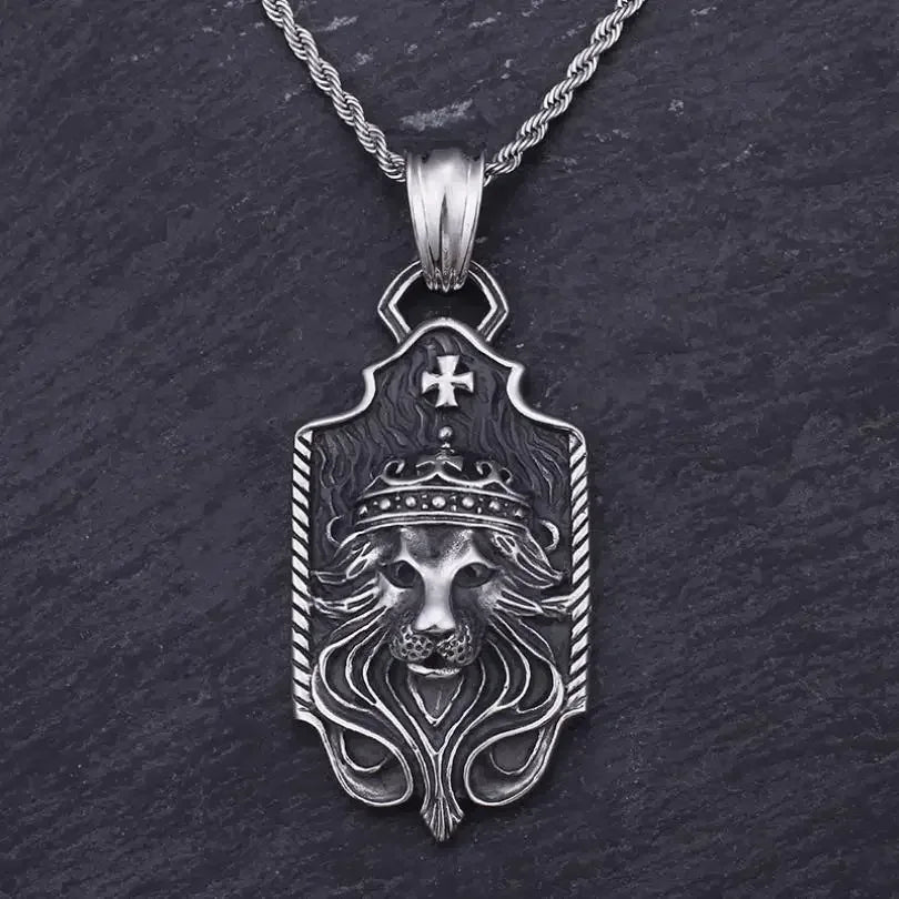 Retro Punk Turquoise Bull Head Pendant Necklace for Men Fashion Hip Hop Motorcycle Riding Trend Cool Personalized