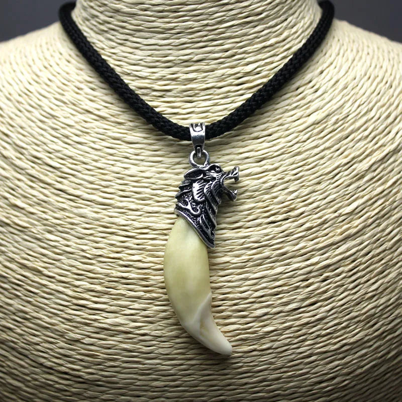 Punk Fashion Brave Men Wolf Gog Teeth Spike Pendant Necklace Women Men Lucky Jewelry Classic Fang Tooth Amulet Pendant Necklace