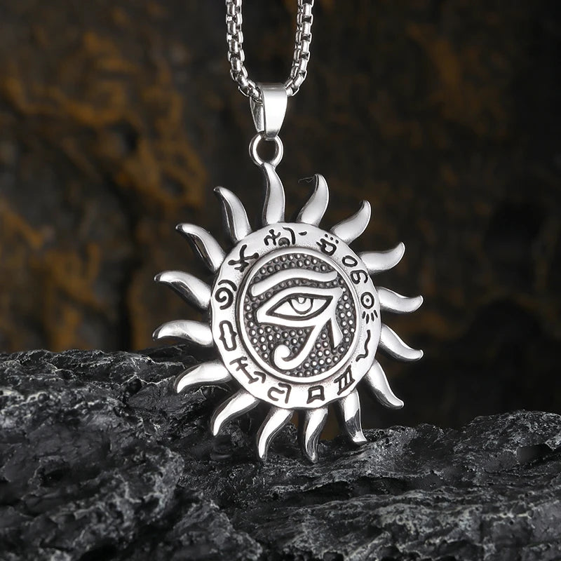 Jewelry Round Celtic Knot Necklace for Men Nordic Rune Amulet Fashion Sweater Necklace Gift