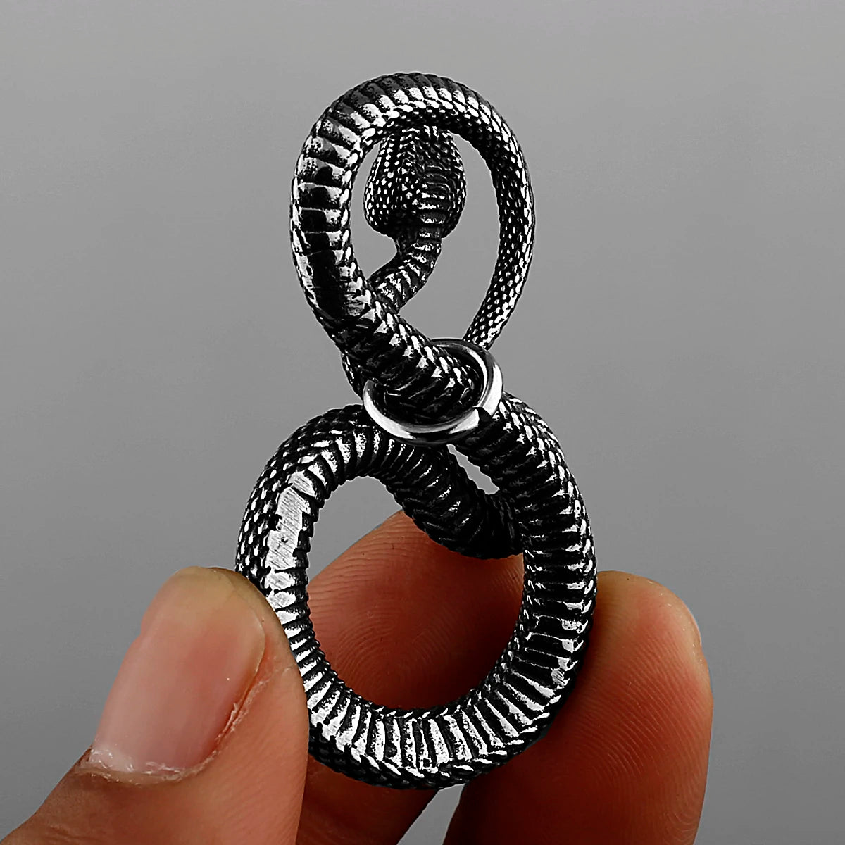 Stainless Steel Vintage Animal Snake Pendant Necklace Men Gothic Winding Imitation Viper Punk Hip Hop Necklace Jewelry