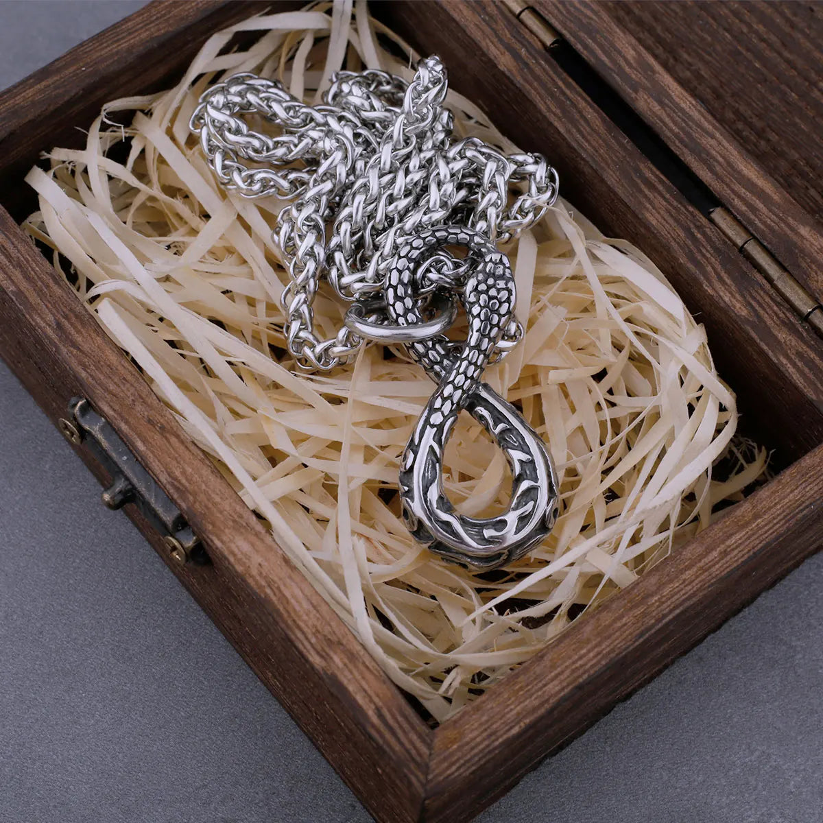 316L Stainless Steel Snake Necklace Men's High-end Personality Number Eight Modeling Retro Cool Punk Rock Pendant Gift