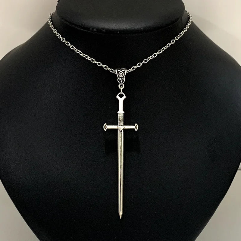New sword necklace, dagger necklace, sword pendant, pagan, gothic, witchcraft, spells, witchcraft, witches, medieval jewelry。