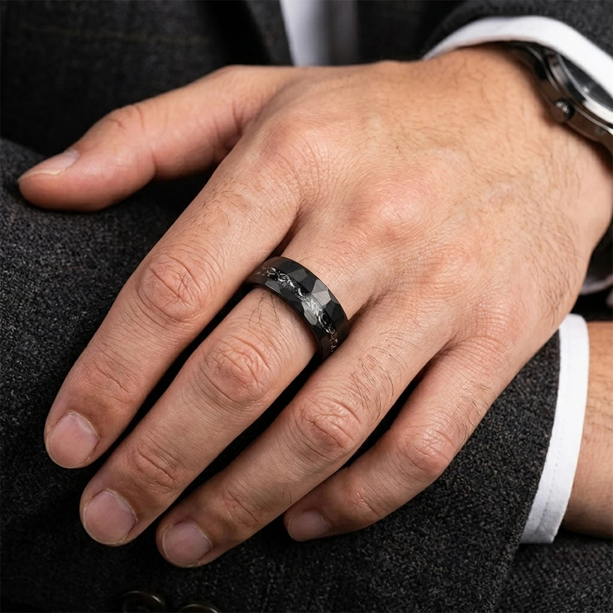8MM Black Tungsten Men’s Wedding Bands Classic Hammered Meteorite Ring Fashion Simple Couple Promise Engagement Rings
