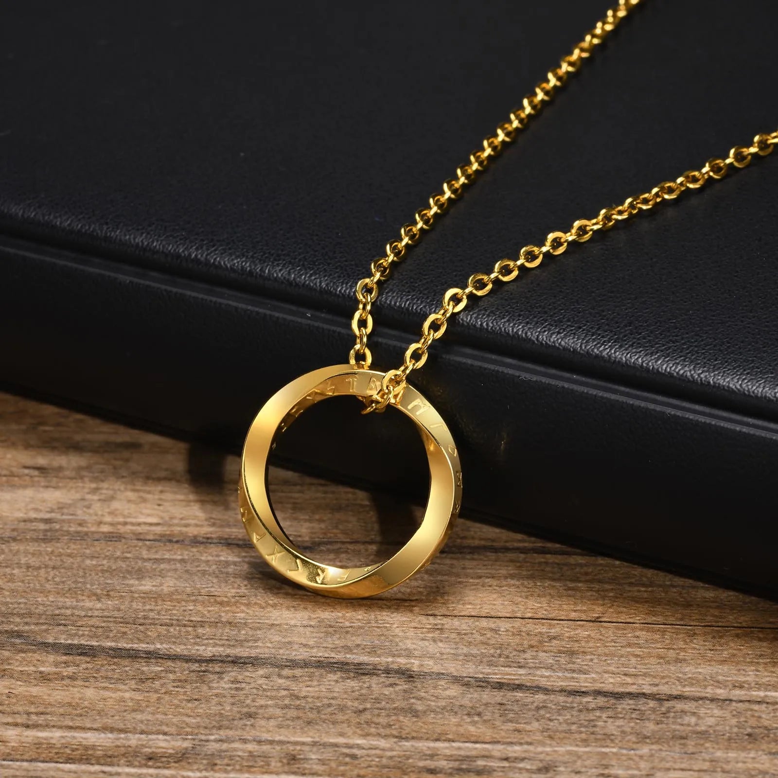 Vnox Retro Niche Viking Mobius Necklaces For Men Stainless Steel Round Pendant With 60cm Rope/Metal Chain Four Color