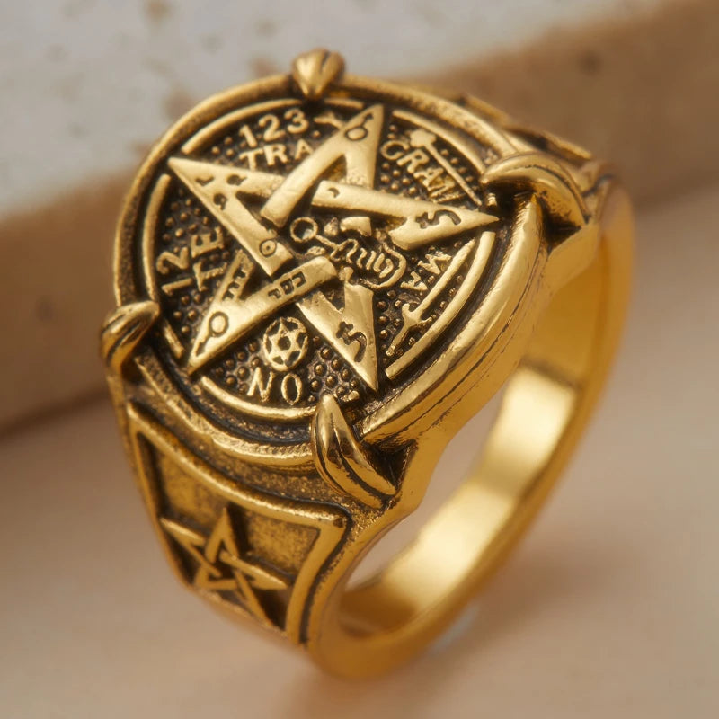 Vintage Carved Star Pattern Ring — Gold-Tone Metal