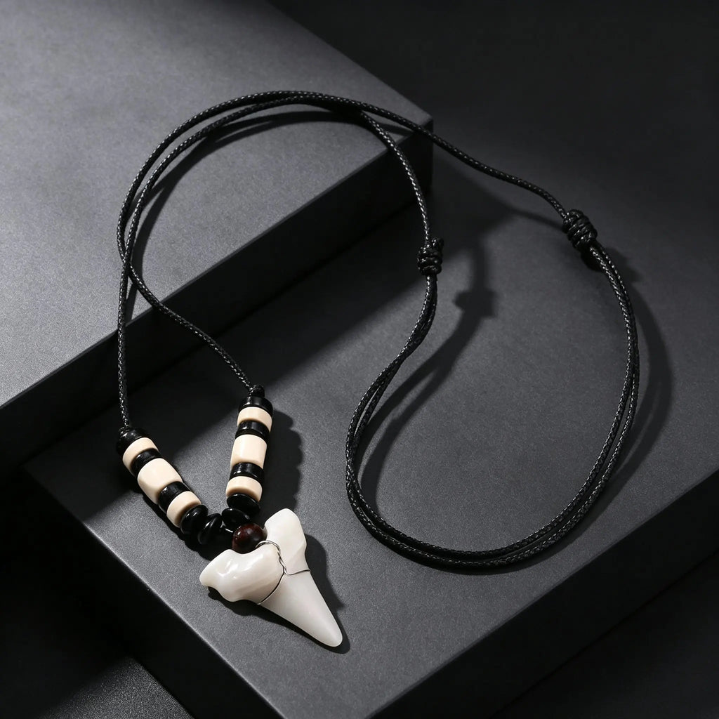 Imitation Shark Teeth Resin Pendant Necklace for Men, Rope Chain Wood Beads Adjustable Choker Necklace, Creative Punk