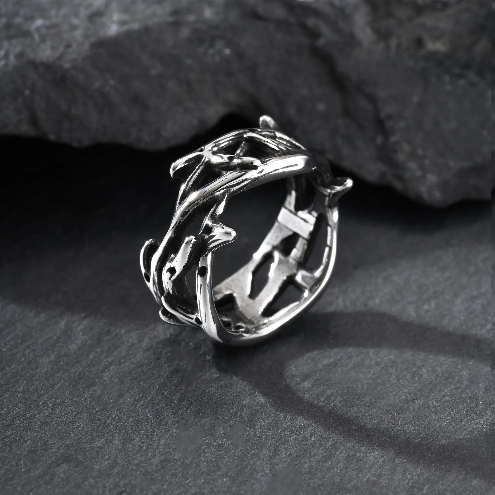 Hollow Thorns Band Ring — Stainless Steel