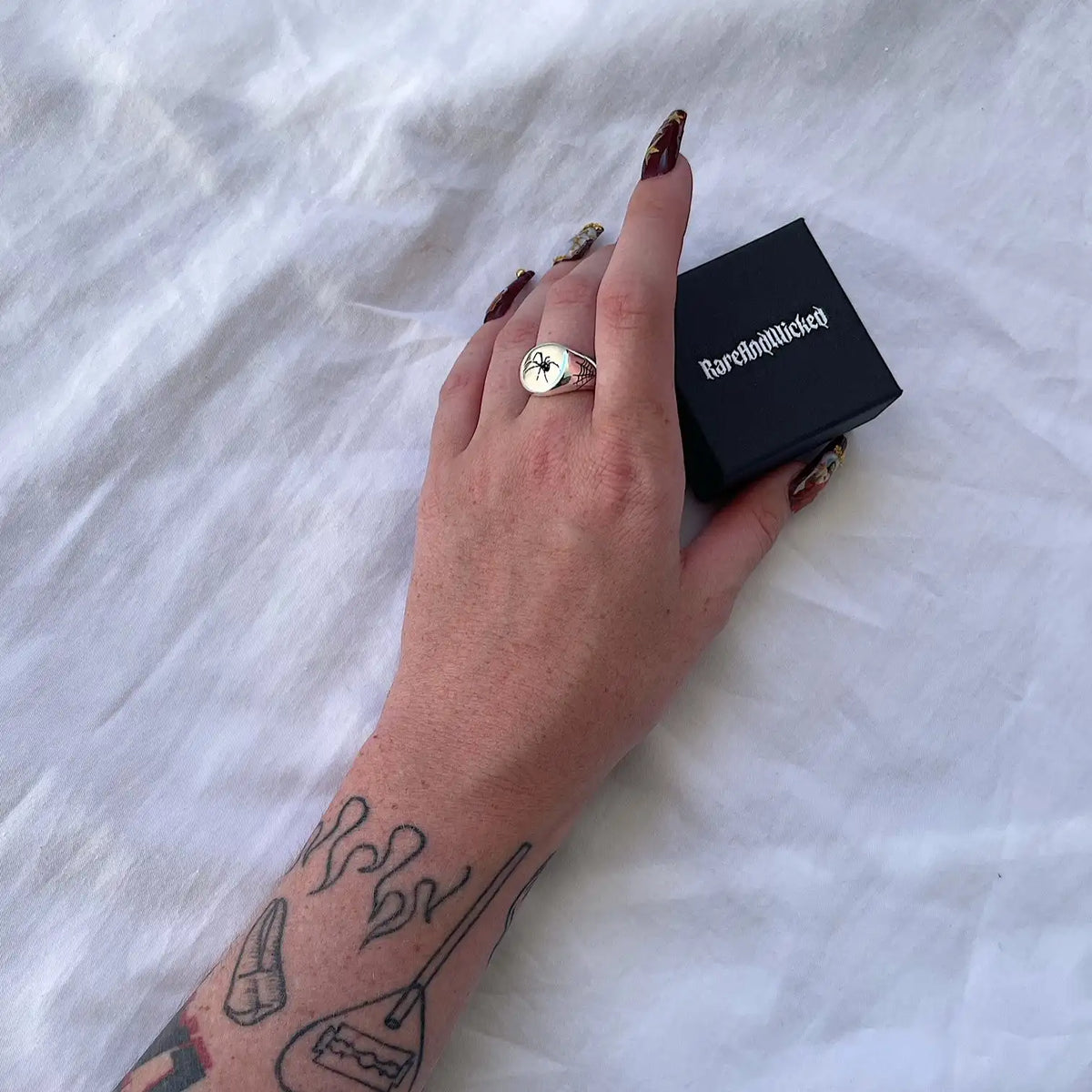 Gothic Spider Ring for Men & Women — Silver-Tone Band
