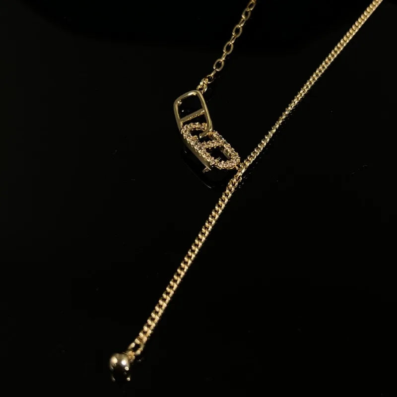 Pig Nose 18K Gold Collarbone Chain — Gold