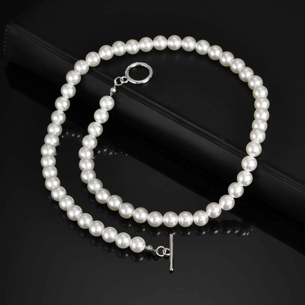 Fashion Metal OT Buckle Imitation Pearl Necklace for Men Women, Light Luxury Beads Neck Chain Jewelry Unisex