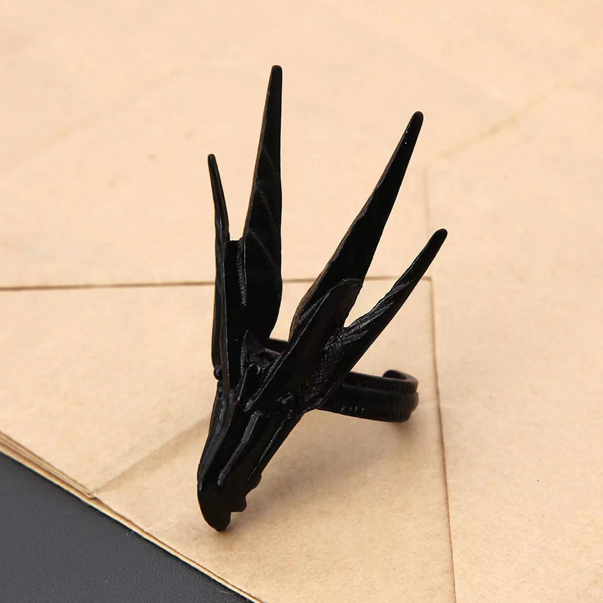 1 PCS Dark Black Retro Hollowed Out Alloy Black Dragon Head Open Ring For Men's Halloween Party Ring